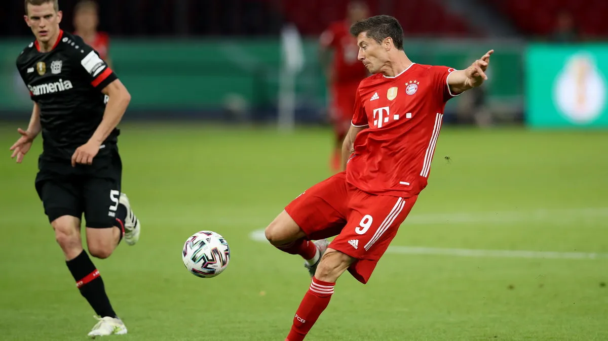 Zdjęcie Zarobki Lewandowskiego na godzinę - jak piłkarz wyprzedza konkurencję?