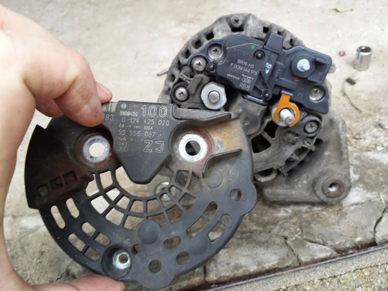 Zdjęcie Jak łatwo i bezpiecznie wymontować alternator w Oplu Meriva 1.7 CDTI – krok po kroku