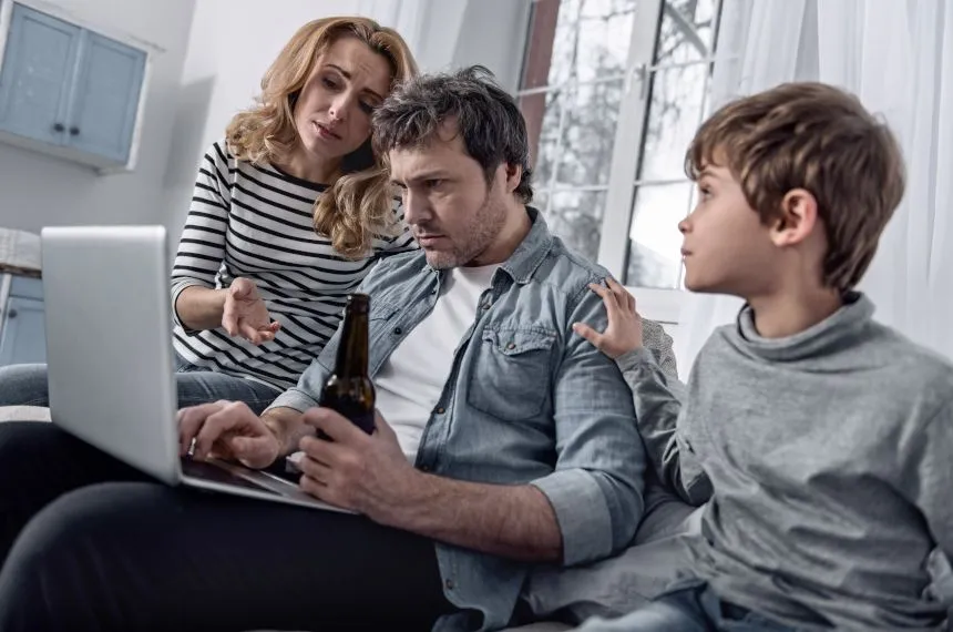 Zdjęcie Jak postępować z alkoholikiem w ciągu, aby uniknąć tragedii?