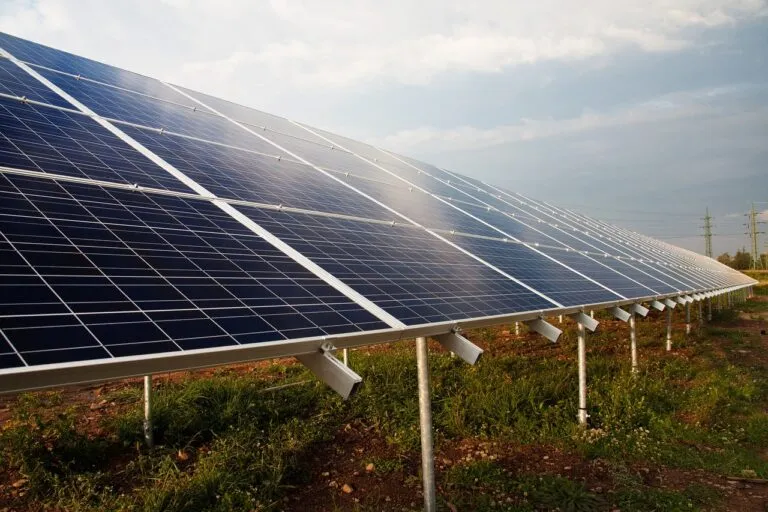Zdjęcie Ile energii wyprodukuje fotowoltaika 8 kW? Szacunkowe wartości i czynniki wpływające