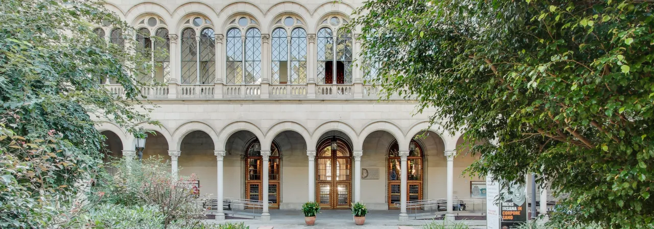 Zdjęcie Uniwersytet w Barcelonie: Historia, programy i życie studenckie