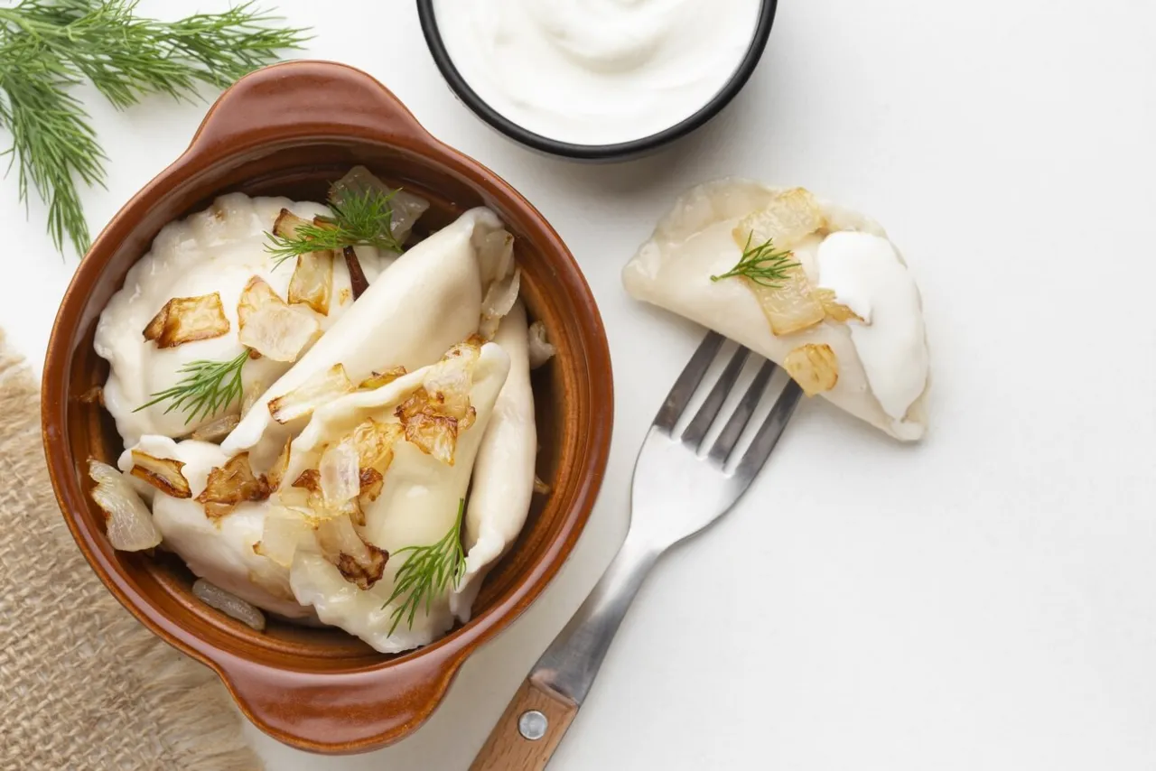 Zdjęcie Ile kalorii mają pierogi ruskie? Zaskakujące różnice w wartościach!