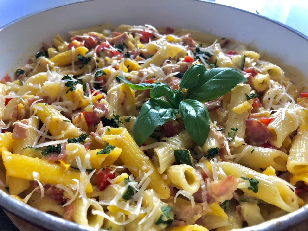 szybkie dania z resztek makaronu z patelni