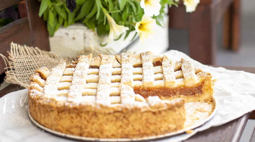 Szarlotka klasyczna na tortownicy