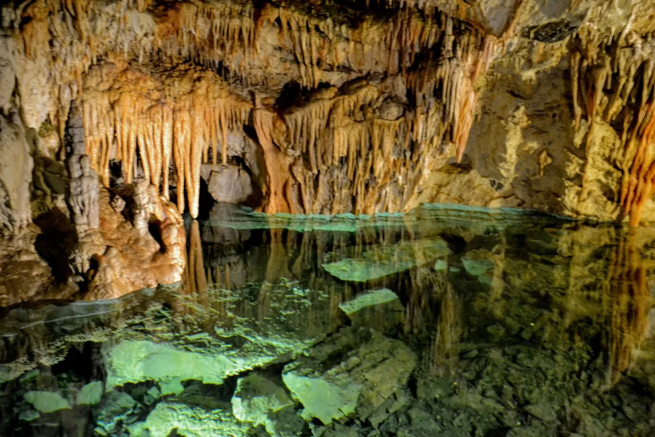 Demianowska Jaskinia Wolności wnętrze