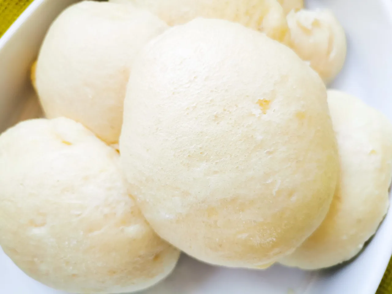 Puszyste kluski na parze