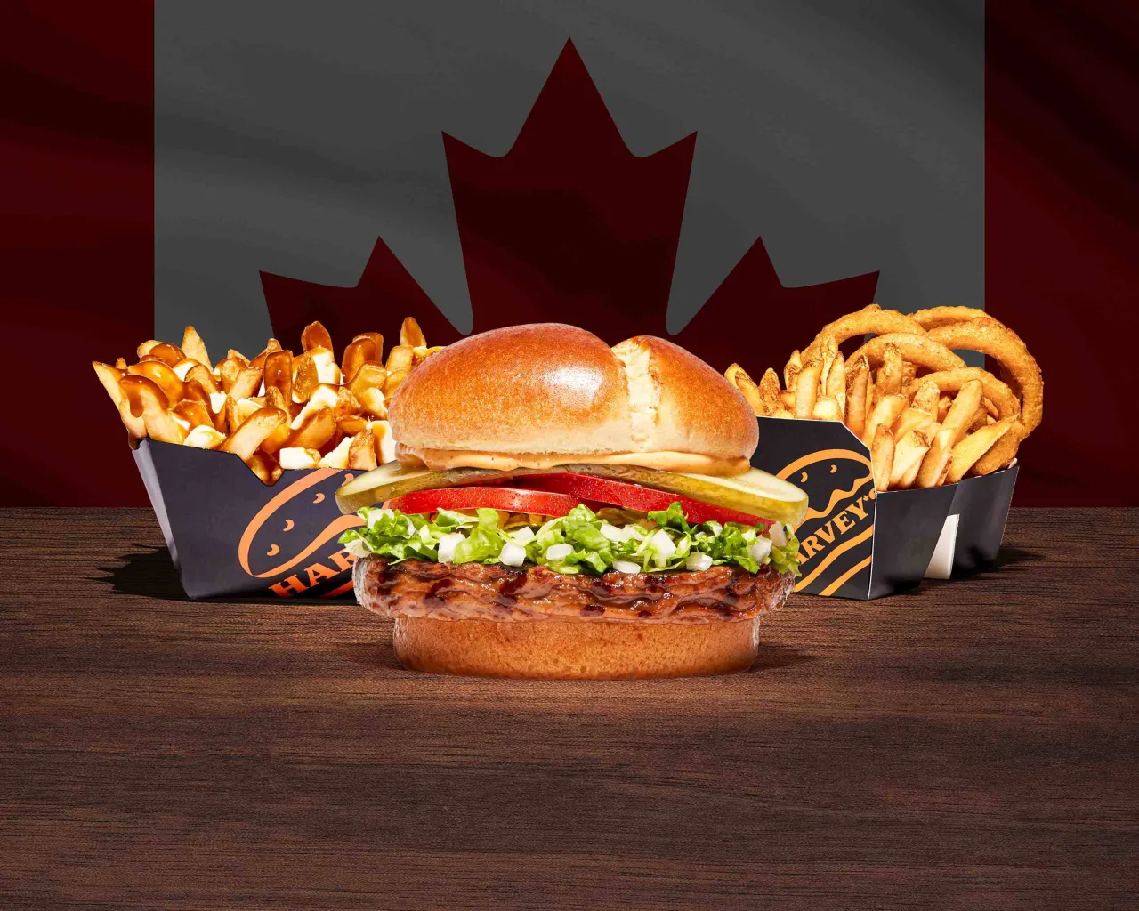 trio de burgers différents poulet boeuf végétarien sur une table