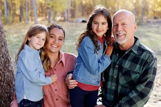 Bruce Willis z rodziną zdjęcie