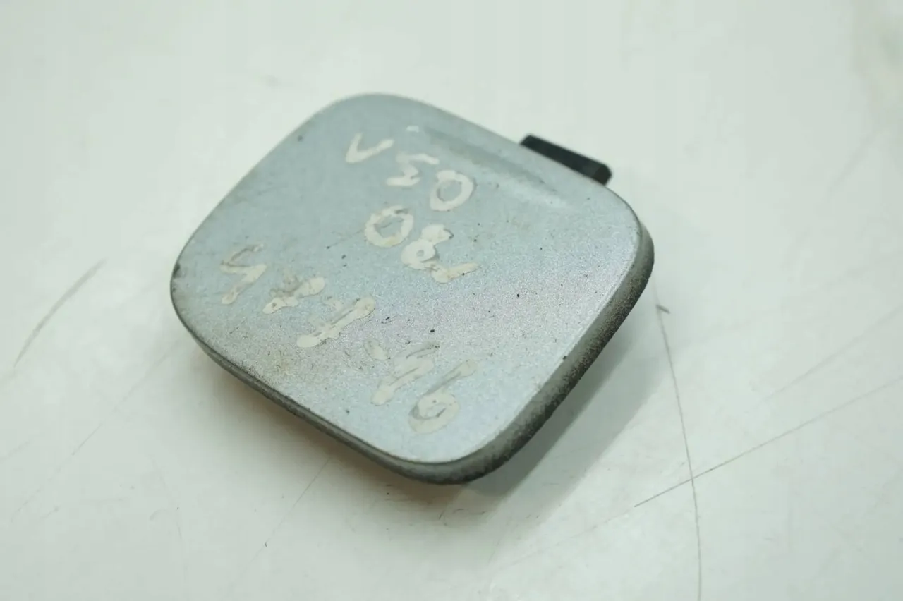 Volvo V50 przedni zderzak zaślepka ucha holowniczego