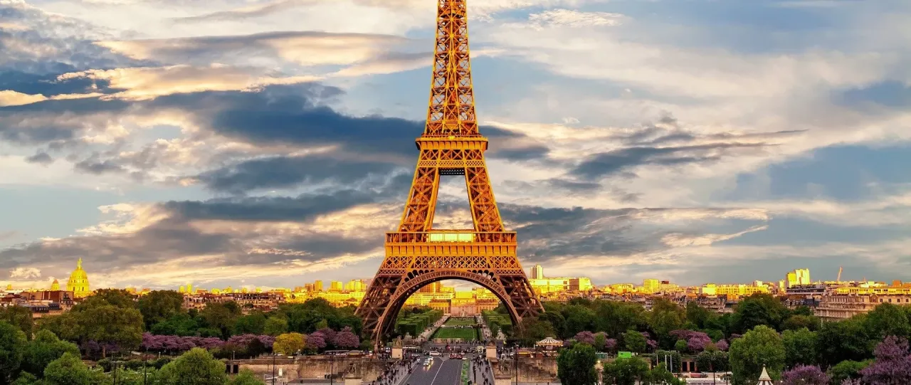 Paryż Wieża Eiffla Luwr