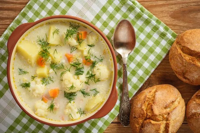 Zdjęcie Ile kalorii ma zupa kalafiorowa? Poznaj prawdę o swoim posiłku