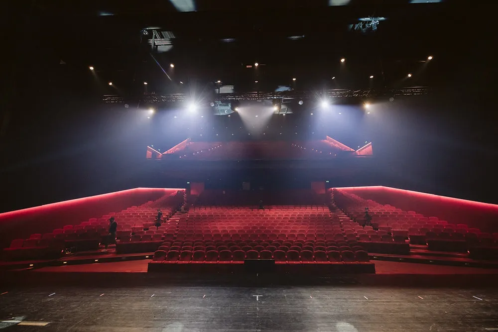 Zdjęcie Jakie są teatry w Warszawie? Odkryj najlepsze miejsca na spektakle