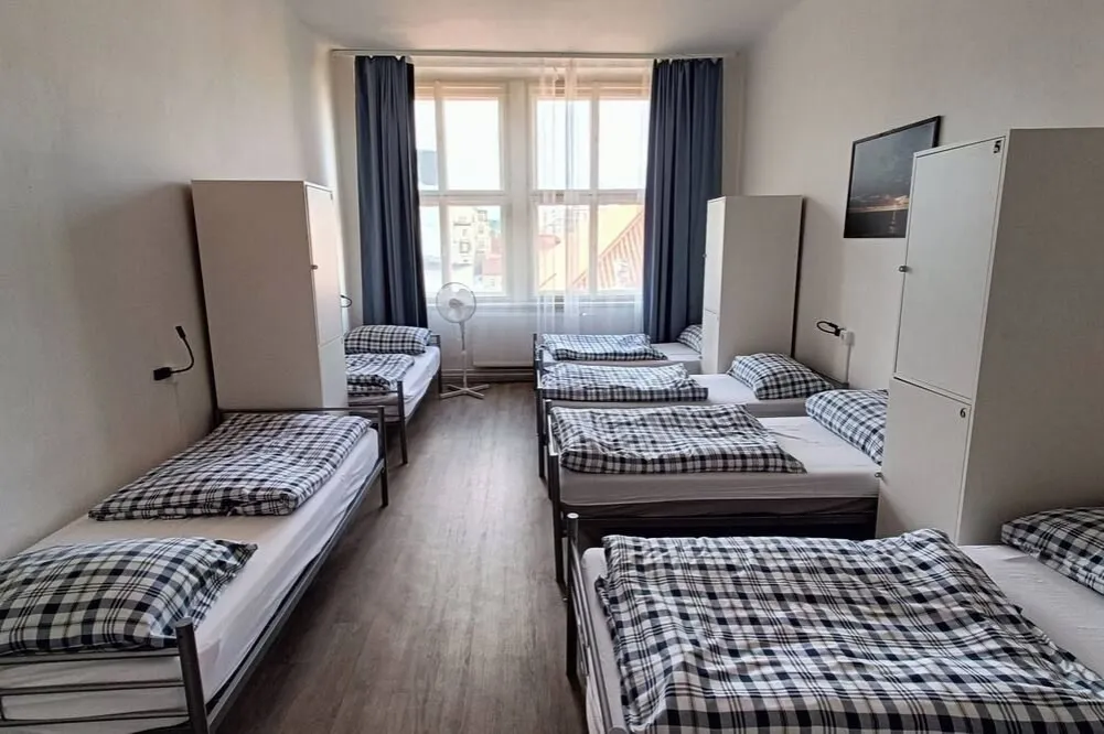 przykładowe typy noclegów Praga hostel hotel apartament