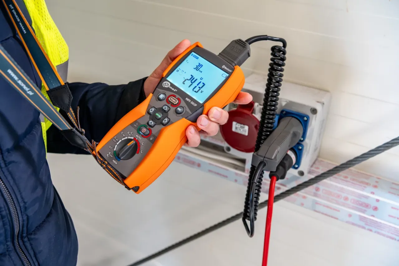 diagnostyka wiązki elektrycznej multimetr