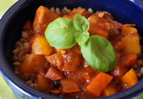 Składniki na dietetyczny gulasz z indyka