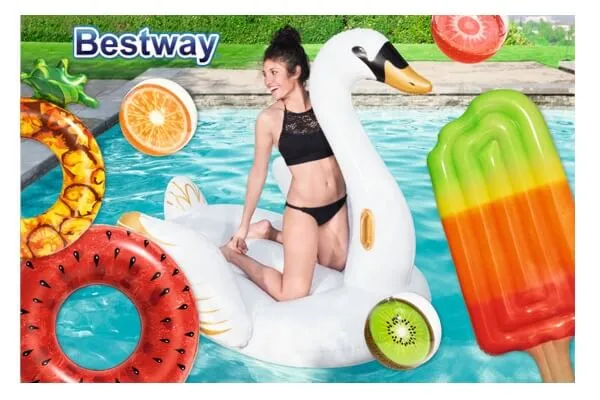 różne akcesoria do pływania na basenie