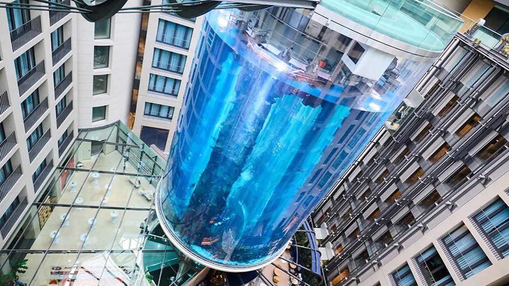 Aquarium AquaDom effondrement d&eacute;g&acirc;ts