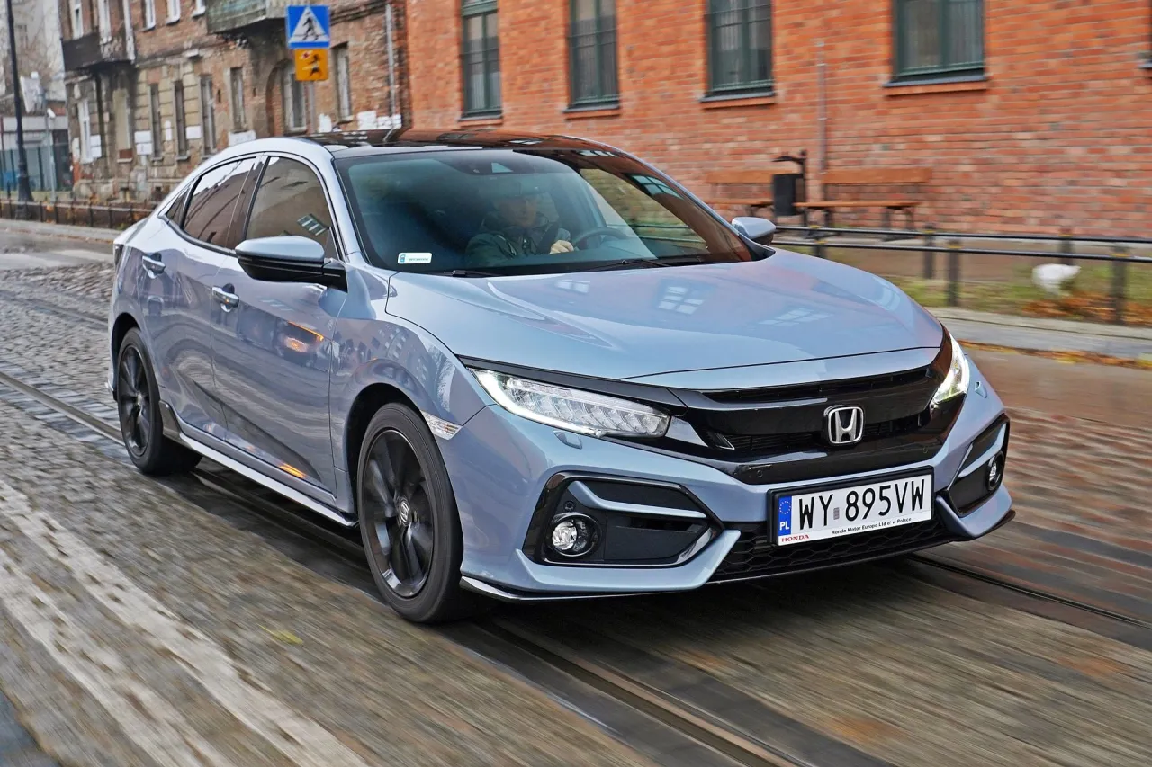Honda Civic X hatchback i sedan