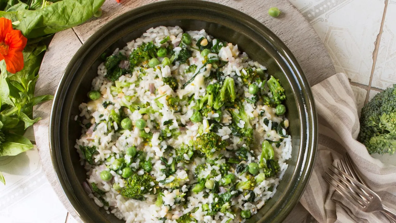 różne rodzaje ryżu i gotowe dania obiadowe z ryżem