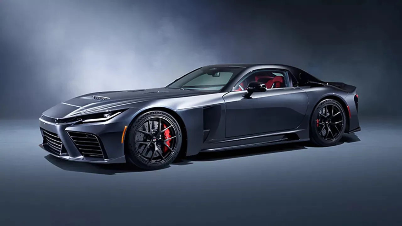 Ciemnoszara Toyota Supra MK5 z czerwonym wnętrzem. Zastanawiasz się, ile kosztuje Toyota Supra MK5?