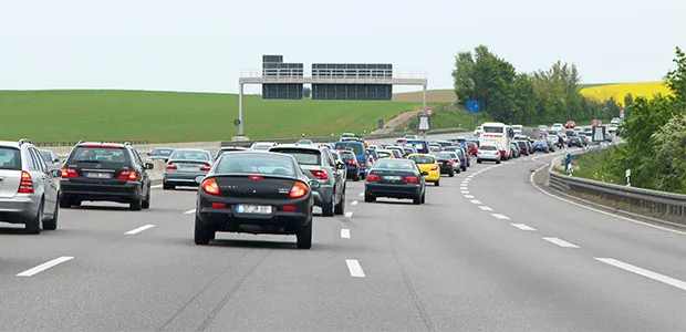 vorausschauendes Fahren Auto Verkehr