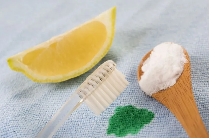 domowe sposoby na plamy białe spodnie