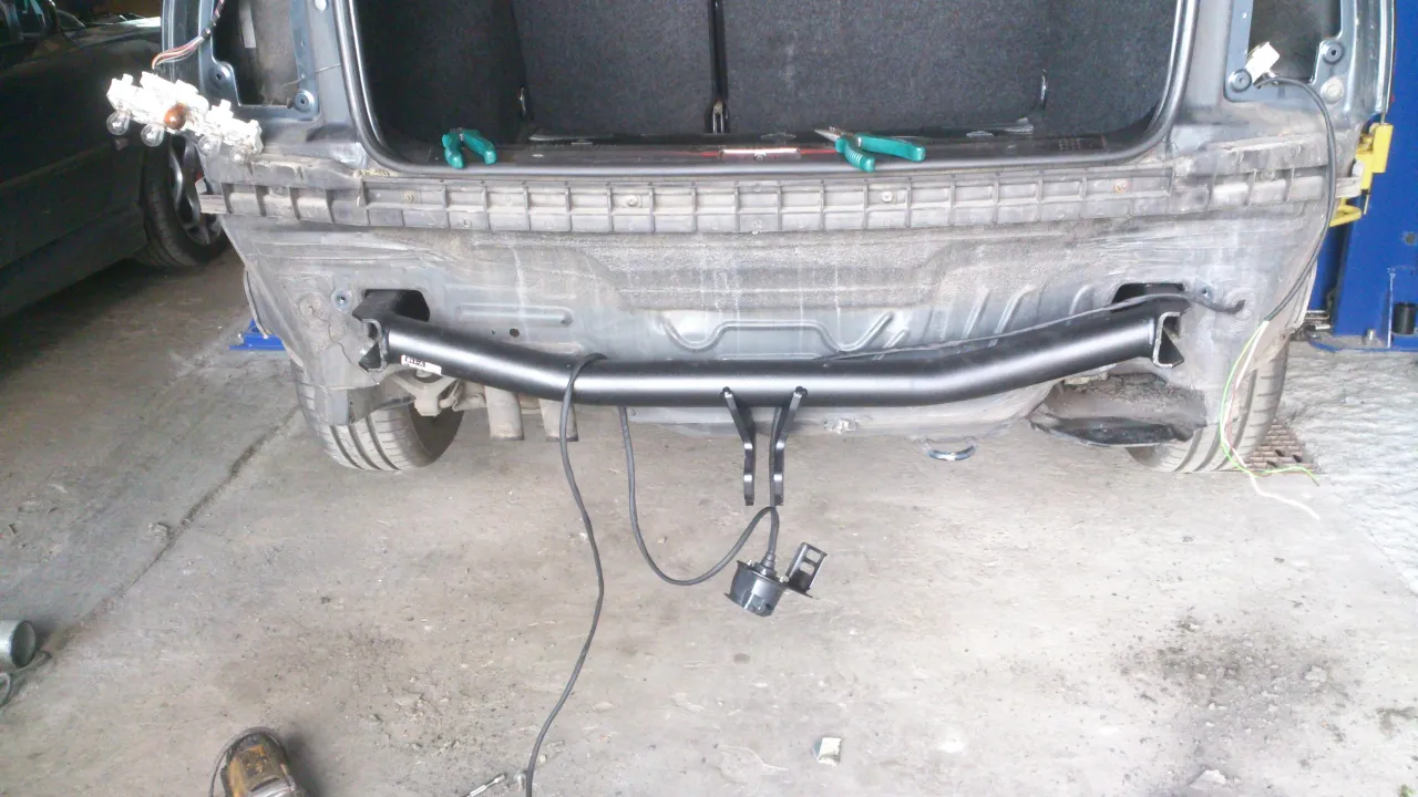 VW Passat B5 lokalizacja ucha holowniczego