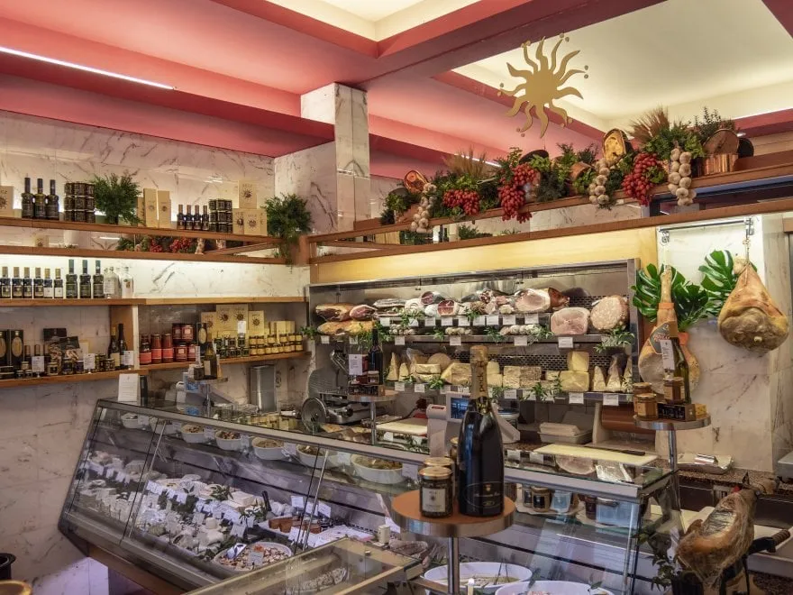 Interno Peck Milano banchi gastronomia