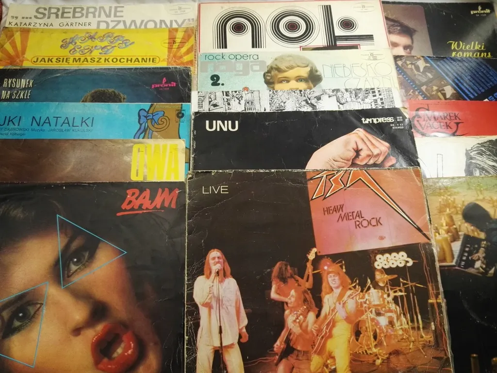 Polska muzyka lat 80. okładki płyt