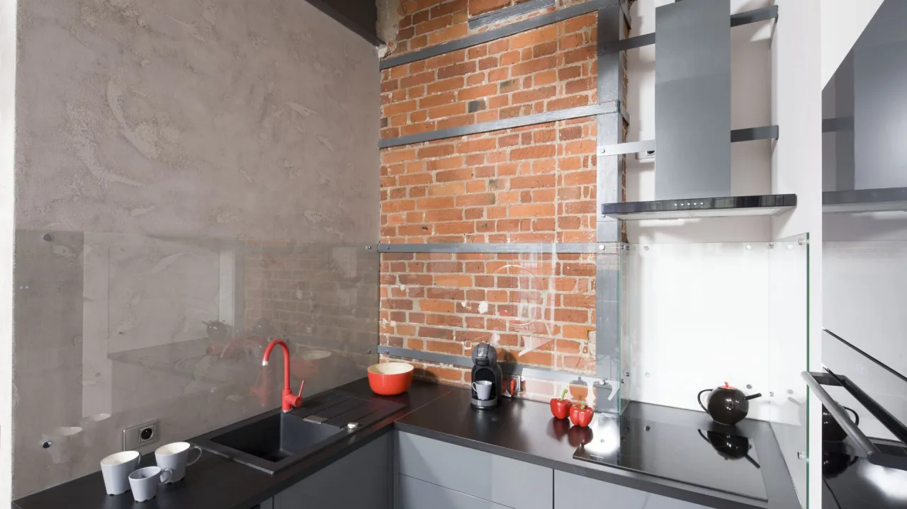 Beton architektoniczny i cegła w kuchni