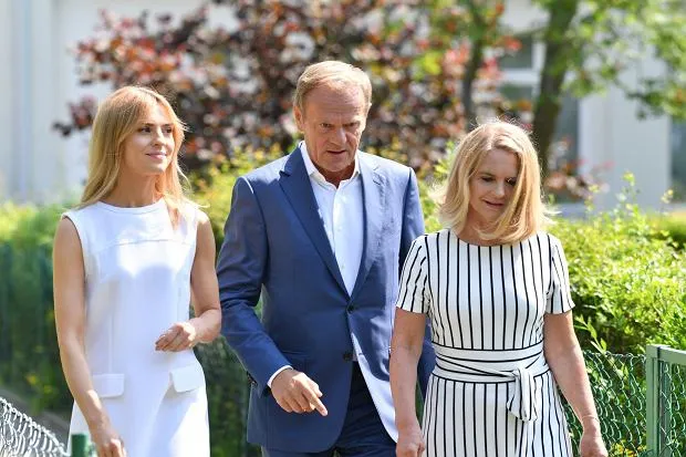 Donald Tusk z dziećmi i żoną
