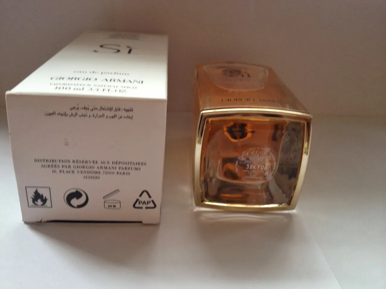 Por&oacute;wnanie oryginalnych i podrobionych perfum