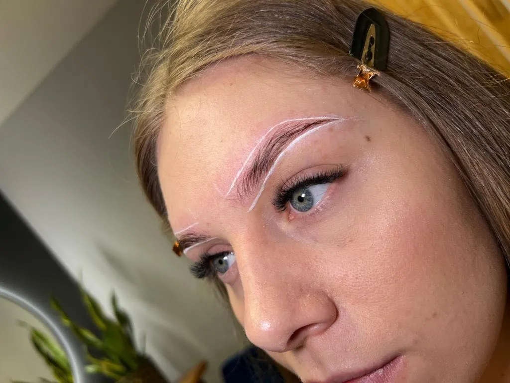 henna pudrowa vs farbka brwi