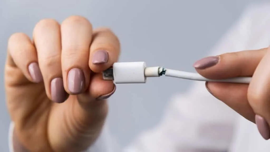 Objawy uszkodzonej ładowarki do telefonu