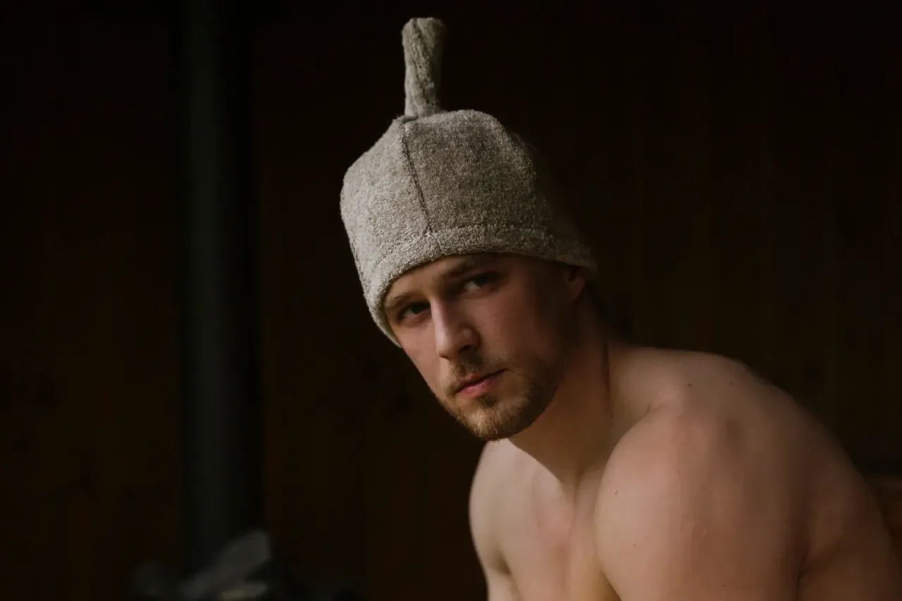 R&oacute;żne rodzaje czapek do sauny materiały