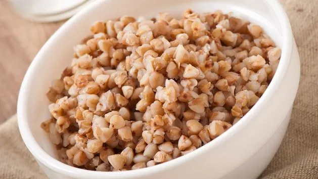 Rodzaje kaszy gryczanej palona i biała