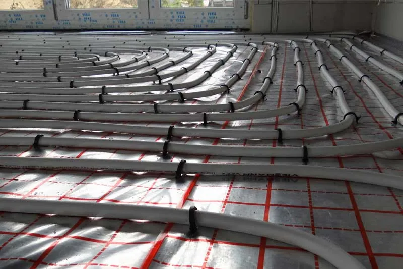 instalacja ogrzewania podłogowego rury