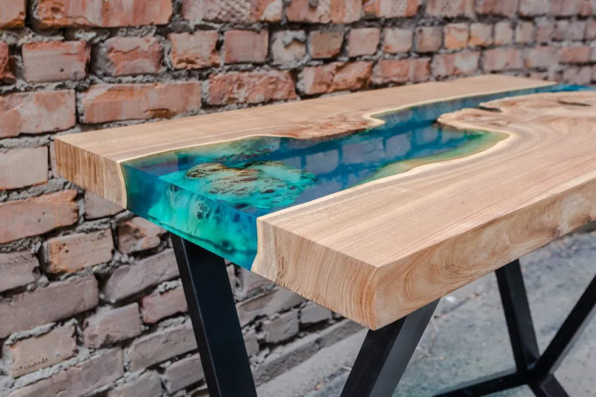 st&oacute;ł z bali z żywicą epoksydową