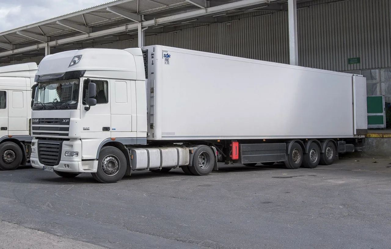 r&oacute;żnice między naczepą a ciągnikiem siodłowym