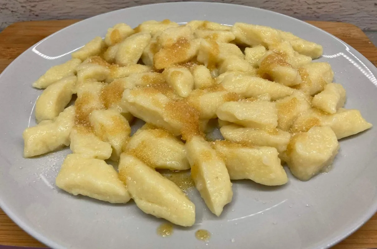 kopytka na słodko z bułką tartą i cynamonem