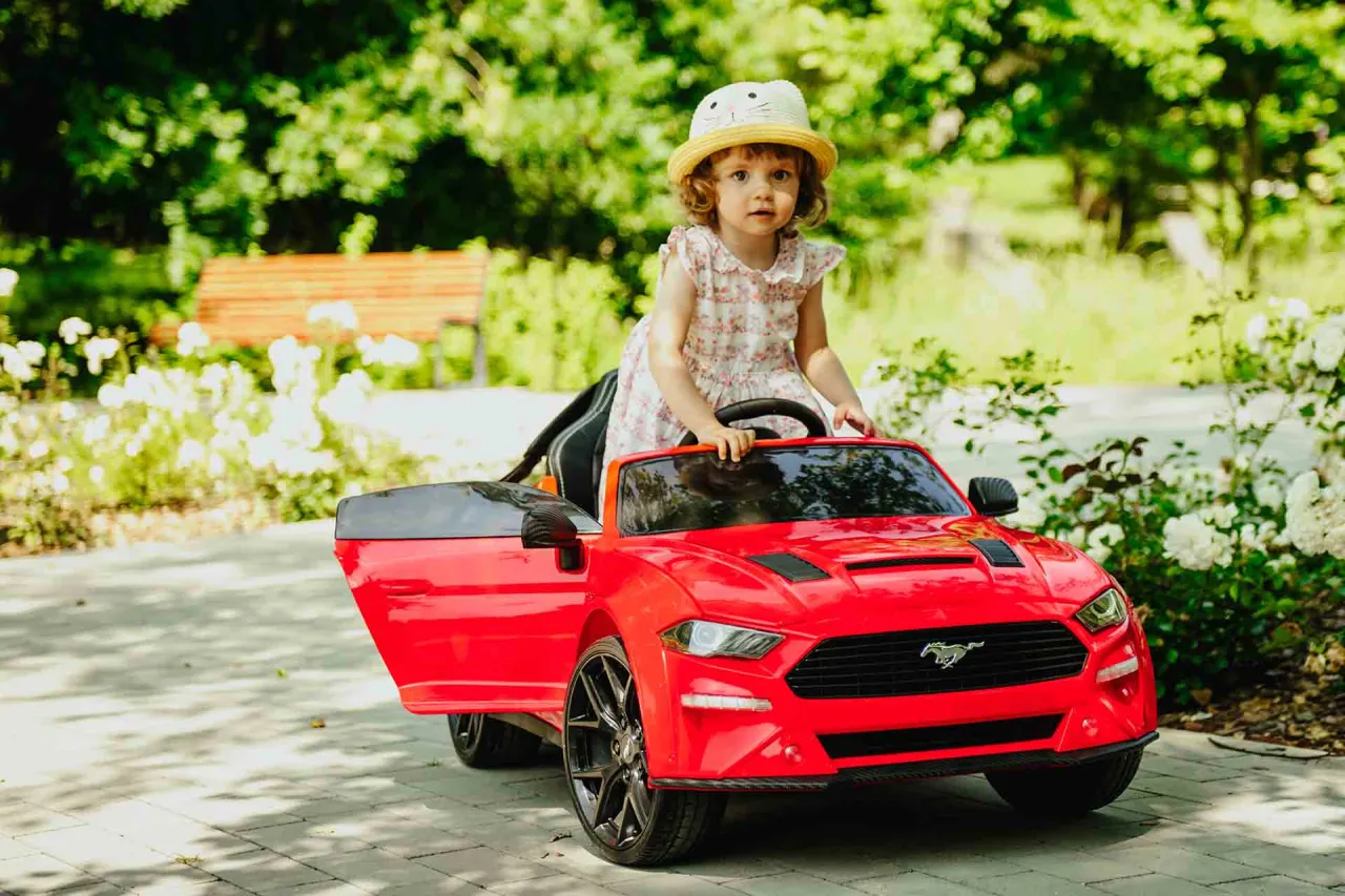 dziecko w samochodzie na akumulator