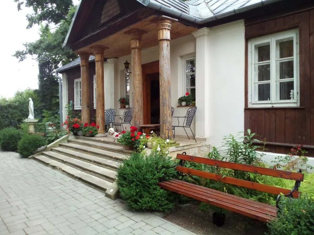 Dworek Ojca Mateusza Sandomierz fasada