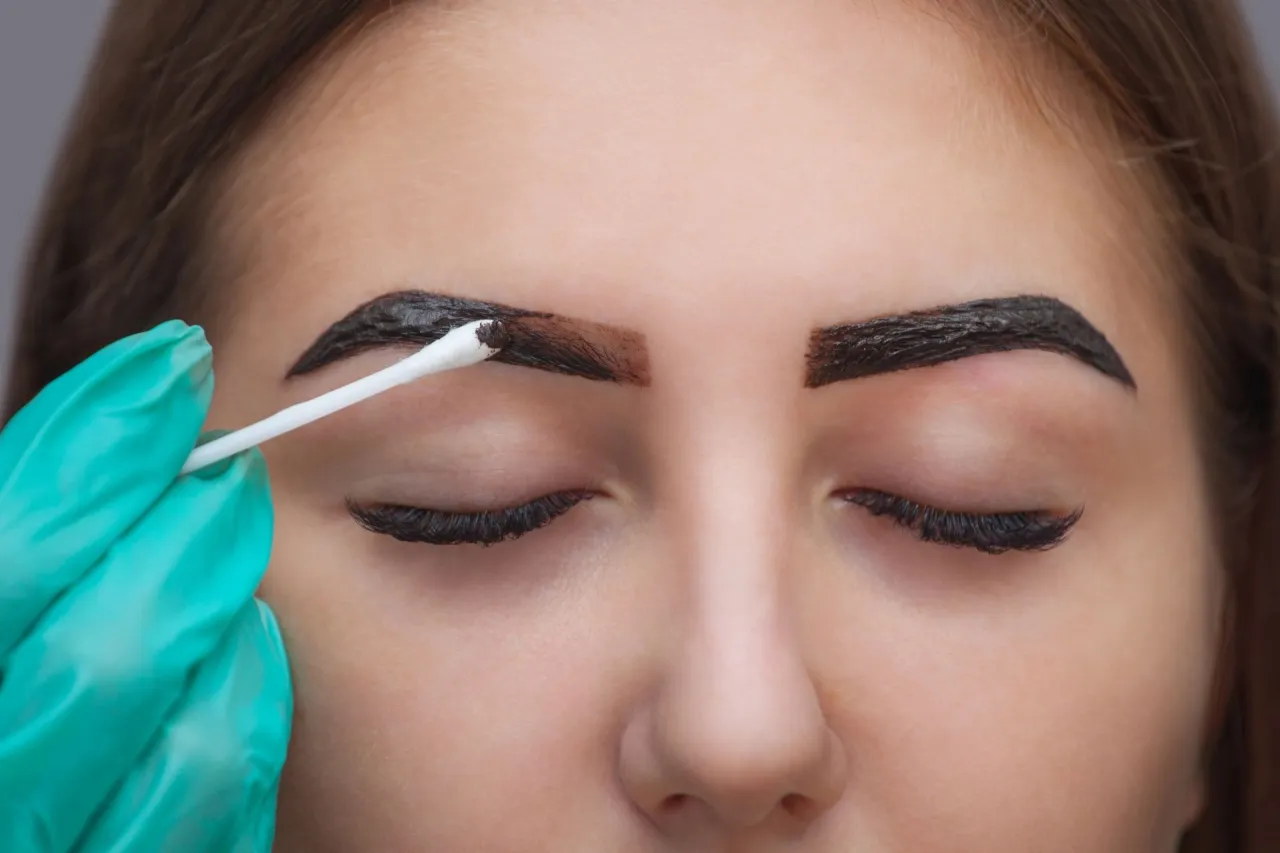 henna pudrowa do brwi vs henna żelowa