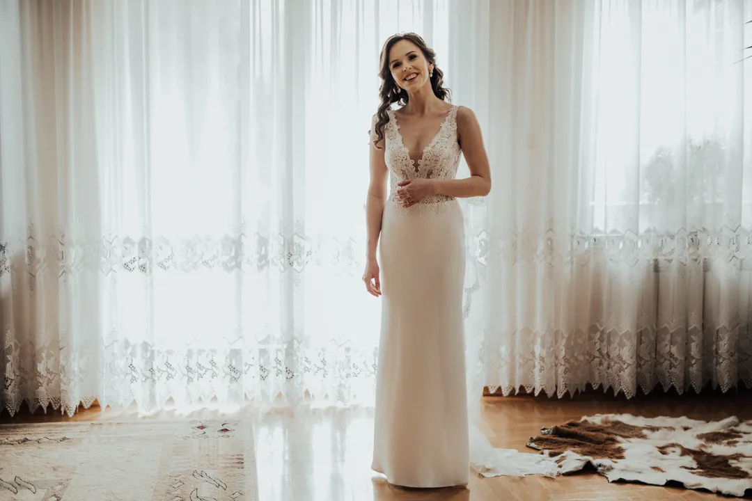 Panna młoda planująca zakup sukni ślubnej