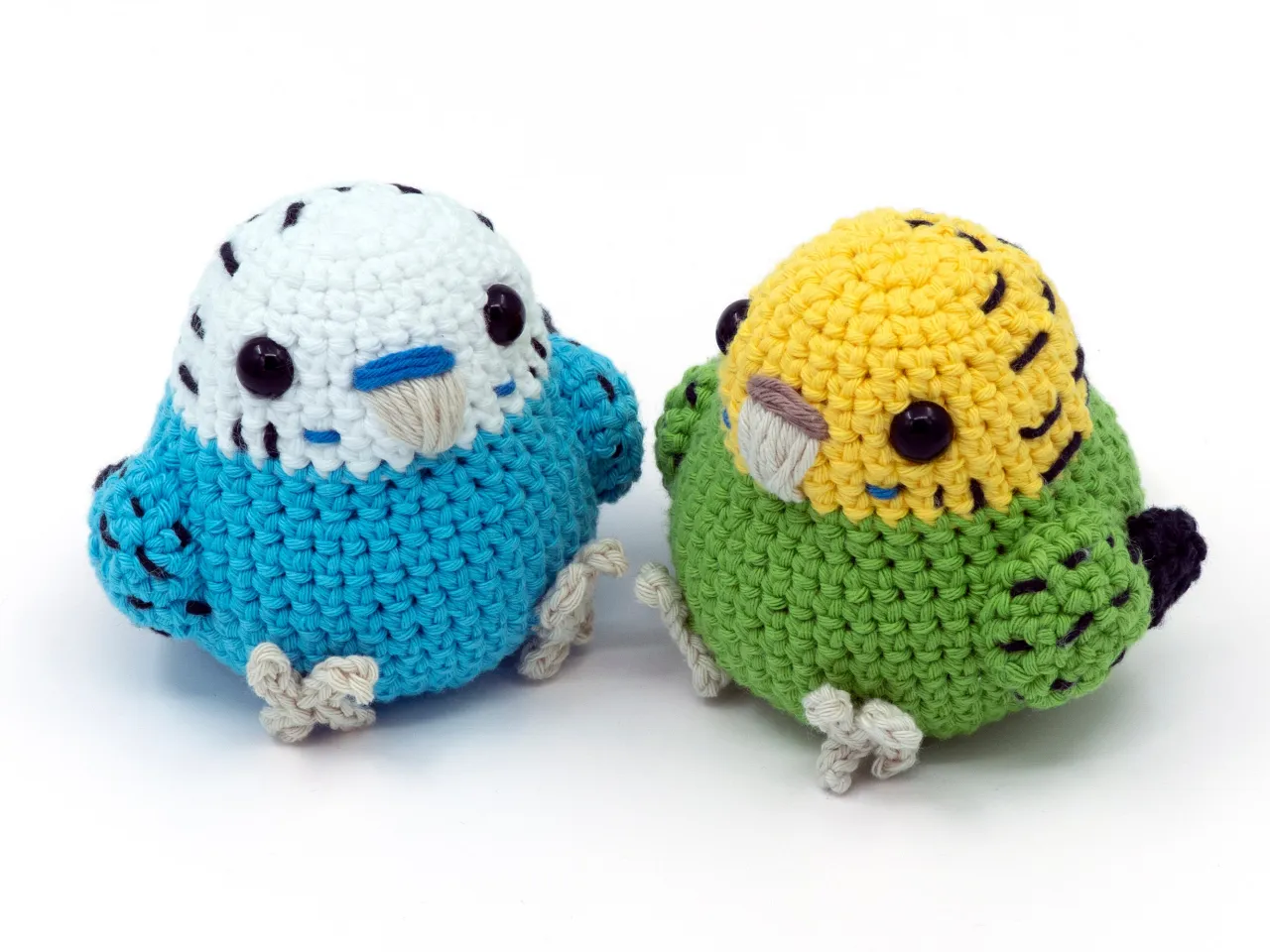 Kolorowa papuga amigurumi na szydełku