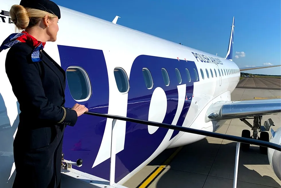 Benefity pracy stewardessy LOT