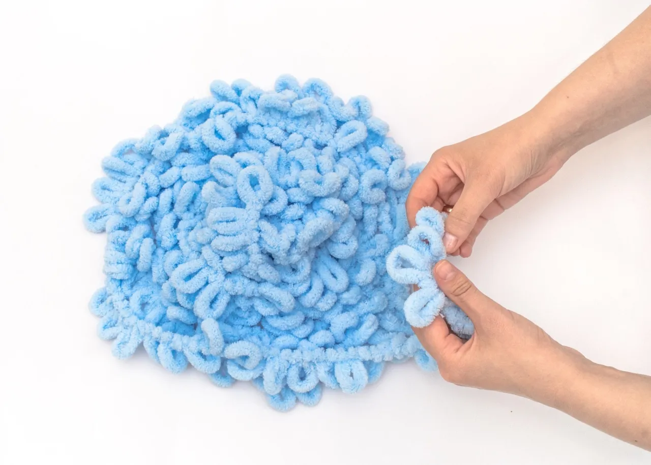 plecenie na rękach koc z wł&oacute;czki puffy