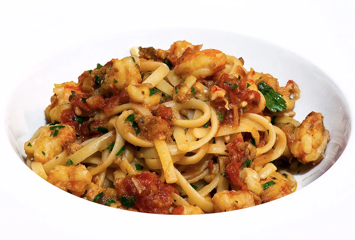 pasta gamberetti e pomodorini impiattata