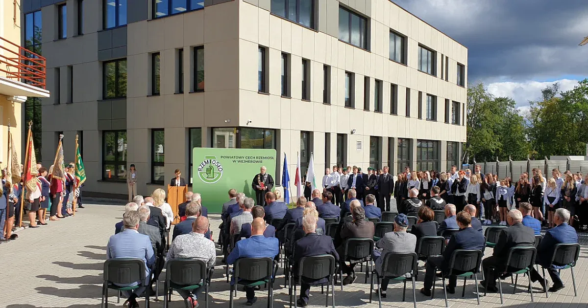 Zdjęcie Szkoła podstawowa w Kocku vs. Wejherowie: Która lepsza?