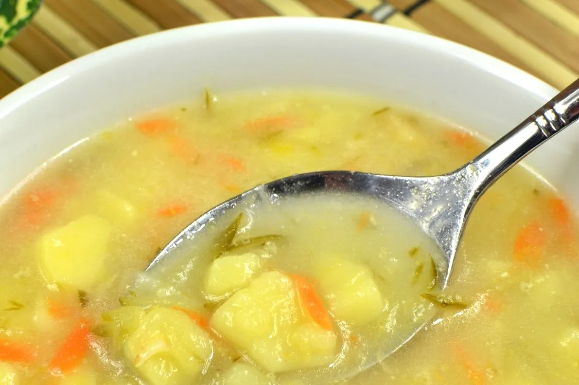 idealna zupa ogórkowa z ziemniakami